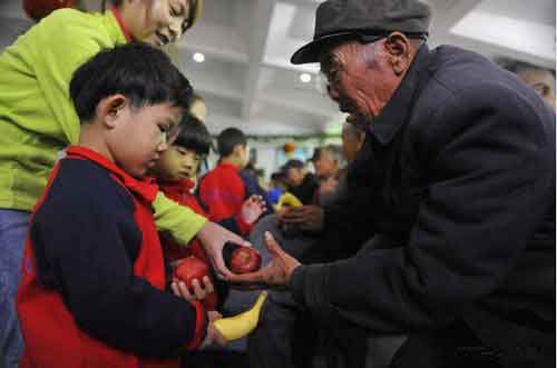 Shanghai calls for more volunteers