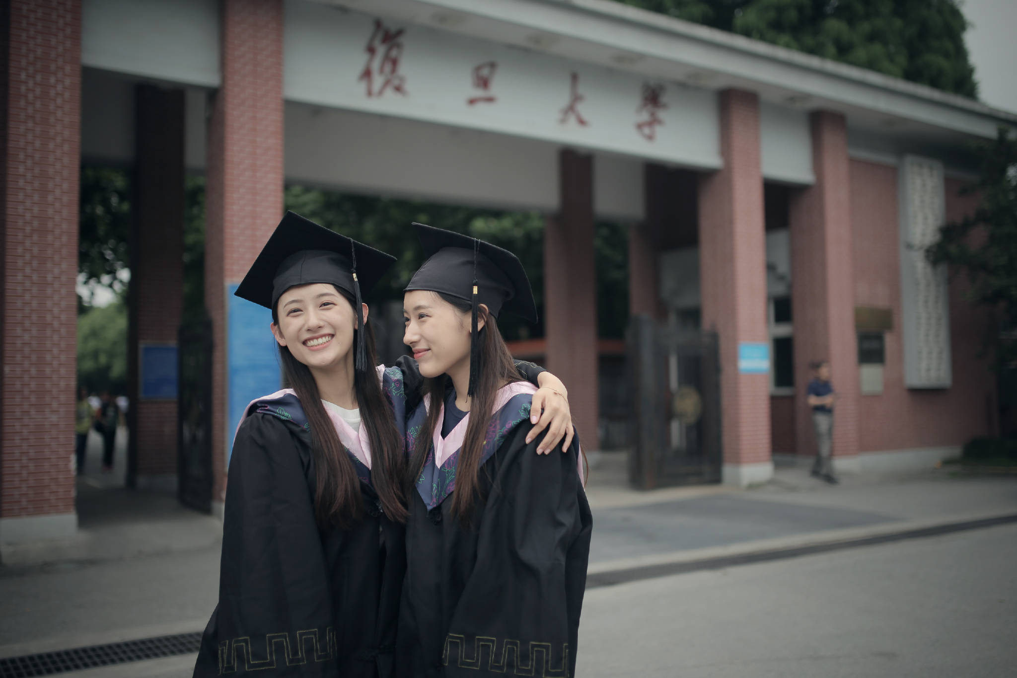 Chinese Twins Gaining Post Harvard Internet Fame China Plus