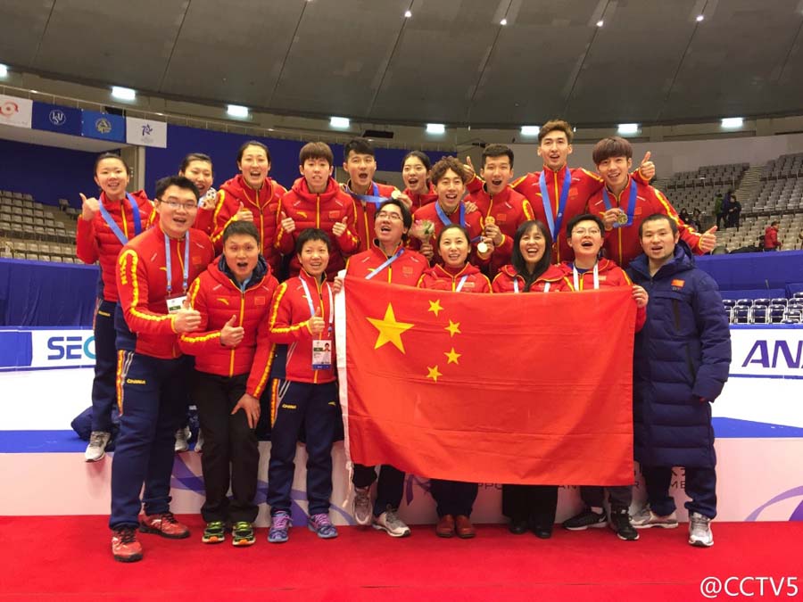 China’s short track speed skaters pose for victory at the Sapporo Asian Winter Games on Wednesday, February 22, 2017. [Photo: CCTV]
