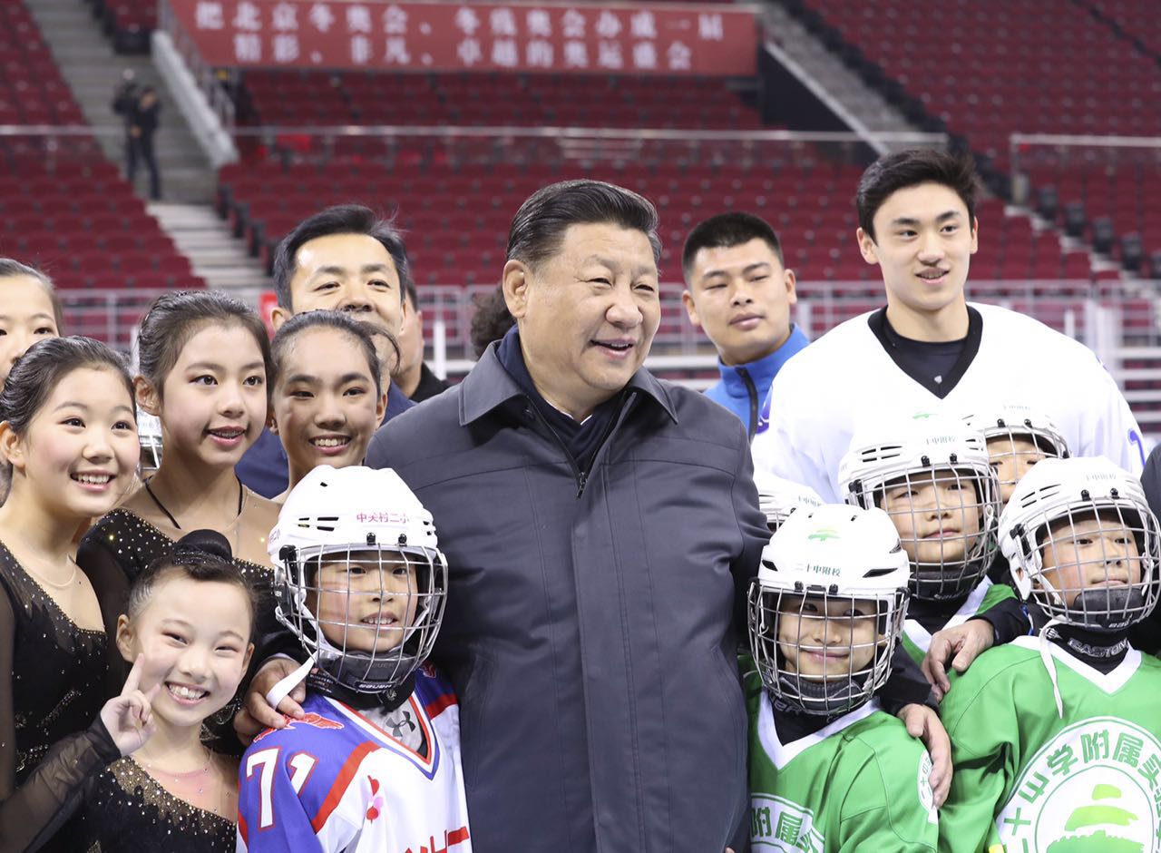 Chinese President Xi Jinping encourages ice hockey and skating fans at a sports center in Beijing, capital of China, Feb. 24, 2017. [Photo: Xinhua/Lan Hongguang]