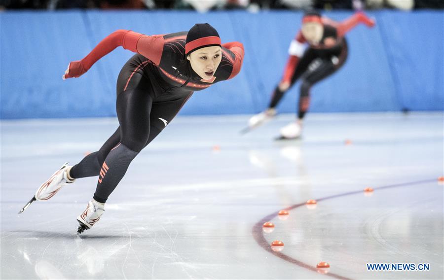 China's Zhang Hong (L) competes during the women's 1500m speed skating competition at the 2017 Sapporo Asian Winter Games in Obihiro, Japan, Feb. 21, 2017. [Photo: Xinhua/Jiang Wenyao]