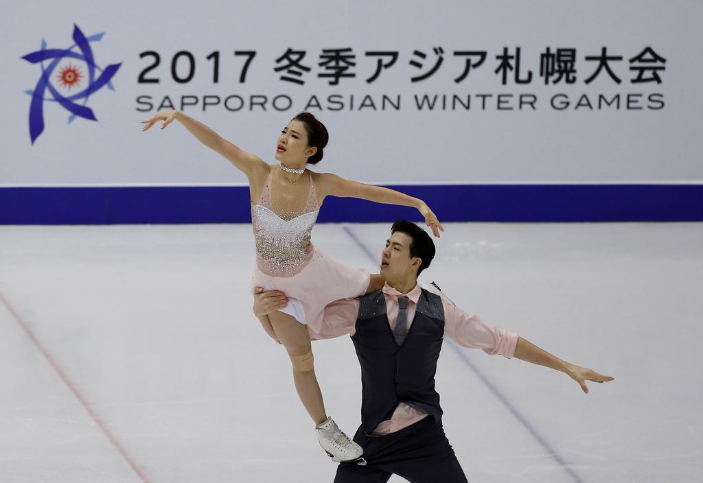 Wang Shiyue and Liu Xinyu of China in action in the figure skating ice dance free dance of the 2017 Sapporo Asian Winter Games. The pair snatched the gold medal at Makomanai indoor skating rink on February 24, 2017 in Sapporo, Japan. [Photo: VCG]