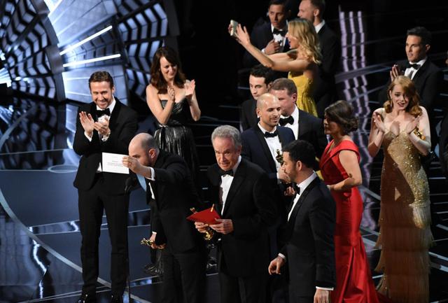 After an initial mistake, "Moonlight" was eventually announced as winner of Best Picture at the 89th Academy Award ceremony in Los Angeles on February 26, 2017.[Photo: Sina]