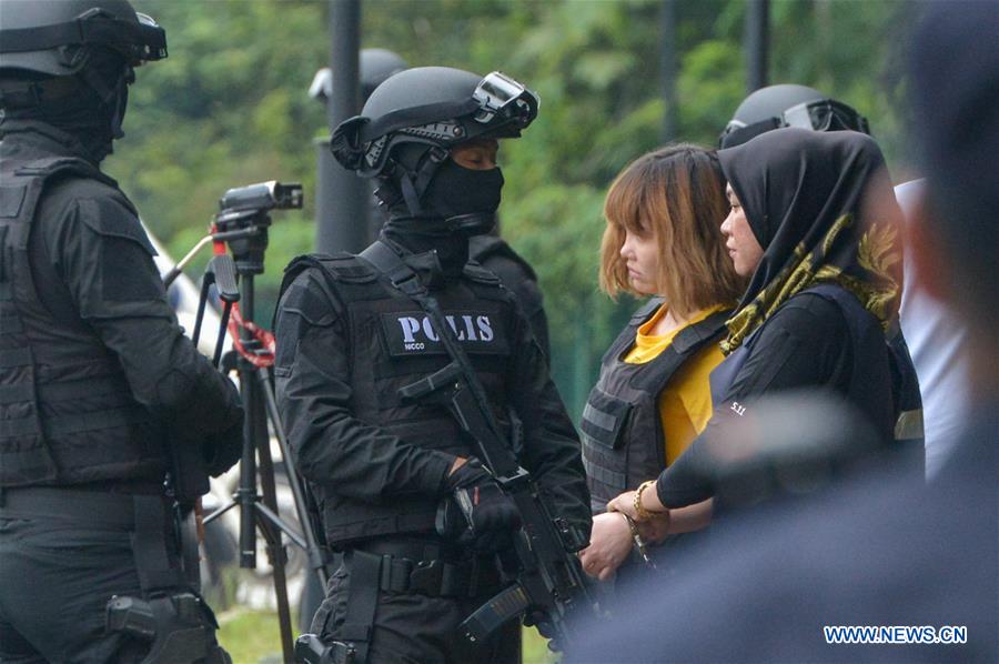 Vietnamese national Doan Thi Huong (2nd R, in yellow) leaves the Sepang court as she is escorted with Malaysia special armed forces in Sepang, Malaysia, on March 1, 2017. Two female suspects, one from Indonesia and the other a Vietnamese, were charged on Wednesday with the murder of a man from the Democratic People's Republic of Korea (DPRK), said a local court in Malaysia. [Photo: Xinhua/Chong Voon Chung]