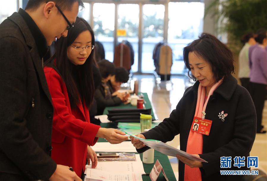 Members of the Chinese People's Political Consultative Conference (CPPCC) National Committee have started to gather in Beijing.[Photo: Xinhua]