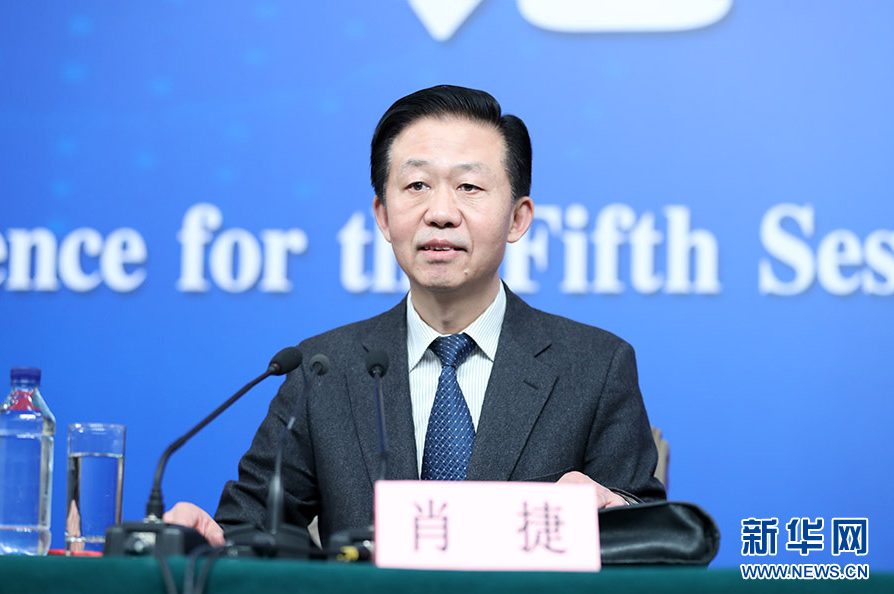 Chinese Finance Minister Xiao Jie speaks at a press conference on Tuesday.[Photo: cs.com.cn]