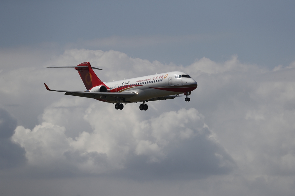 An ARJ21-700 aircraft run by the Chengdu Airlines. [Photo: COMAC]
