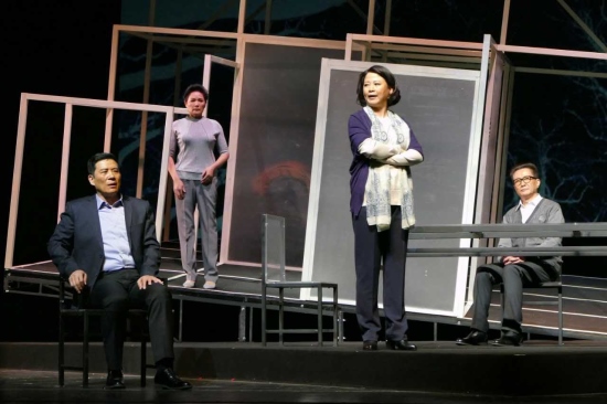 A scene in the play "In the Name of People" [Photo: sina.com.cn]