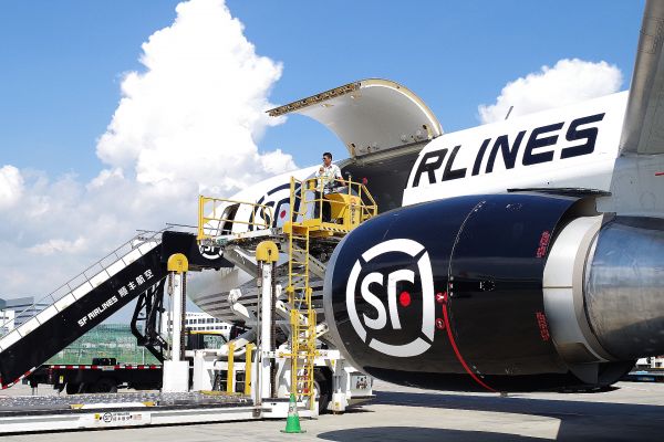 SF Express, founded in 1993 in Guangdong Province, is one of the largest private express logistics firms in China. [Photo: sina.com.cn]