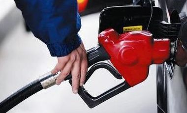 China will lower the retail prices of both gas and diesel by 85 yuan (12.3 U.S. dollars) per tonne from Wednesday. [File photo: baidu.com]
