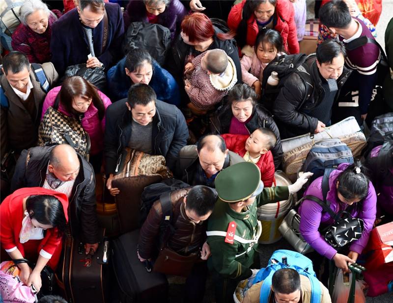 The number of rural migrant workers in China hits 282 million at the end of 2016. [File photo: baidu.com]