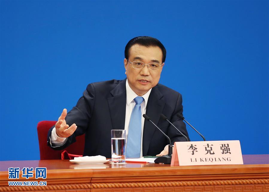 Chinese Premier Li Keqiang on Wednesday meets the press at the Great Hall of the People after the conclusion of the annual national legislative session.[Photo: Xinhua]