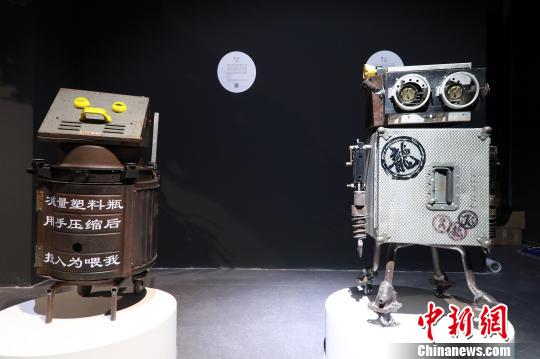 Sculptures are seen at an exhibit focused recycling by Jackie Chan in Shanghai. [Photo: Chinanews.com]