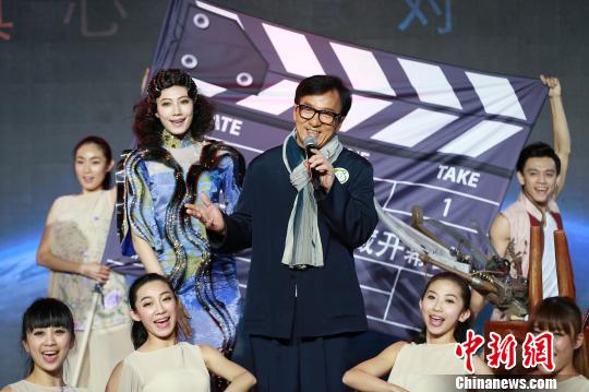 Jackie Chan launches a new exhibit of artworks made of his movie props in Shanghai on March 16, 2017. [Photo: Chinanews.com] 