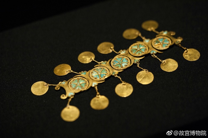 An item from the "Afghanistan: Treasures from the National Museum, Kabul" at the Palace Museum in Beijing. [Photo: The Palace Museum on Sina Weibo]