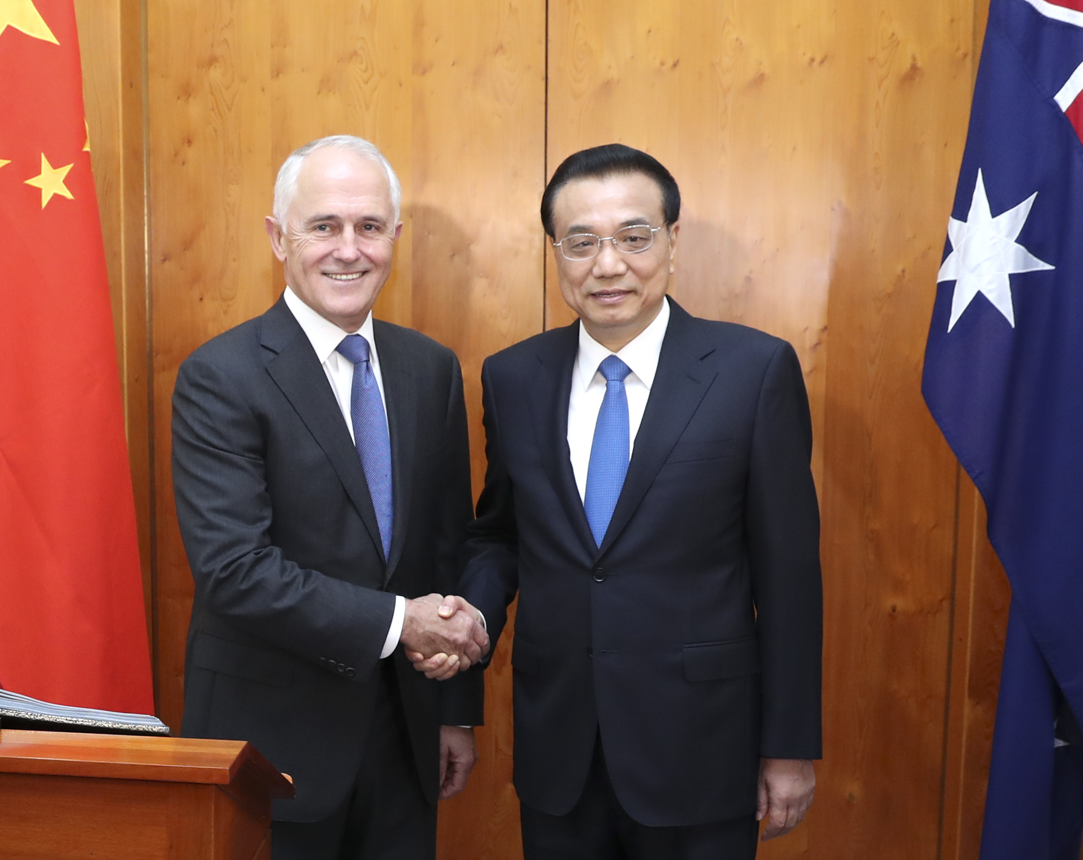 Chinese Premier Li Keqiang meets his Australian counterpart Malcolm Turnbull in Canberra, Australia, on Thursday, March 23, 2017. Li said during the meeting that China will expand the scope of opening-up, and promote trade and investment liberalization and facilitation as well as uphold the current global trading system. [Photo: gov.cn]