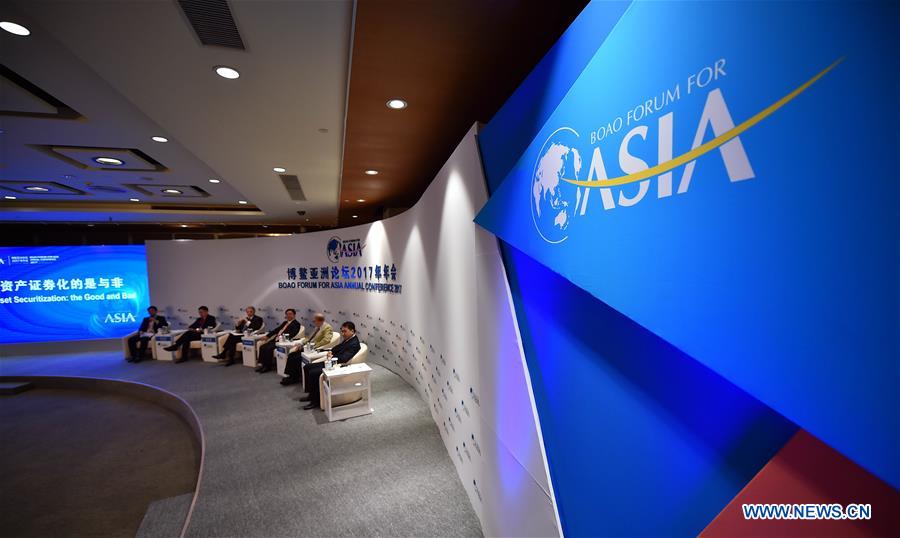 Delegates attend the session of "Asset Securitization: the Good and Bad" during the Boao Forum for Asia Annual Conference 2017 in Boao, south China's Hainan Province, March 24, 2017. (Photo: Xinhua)