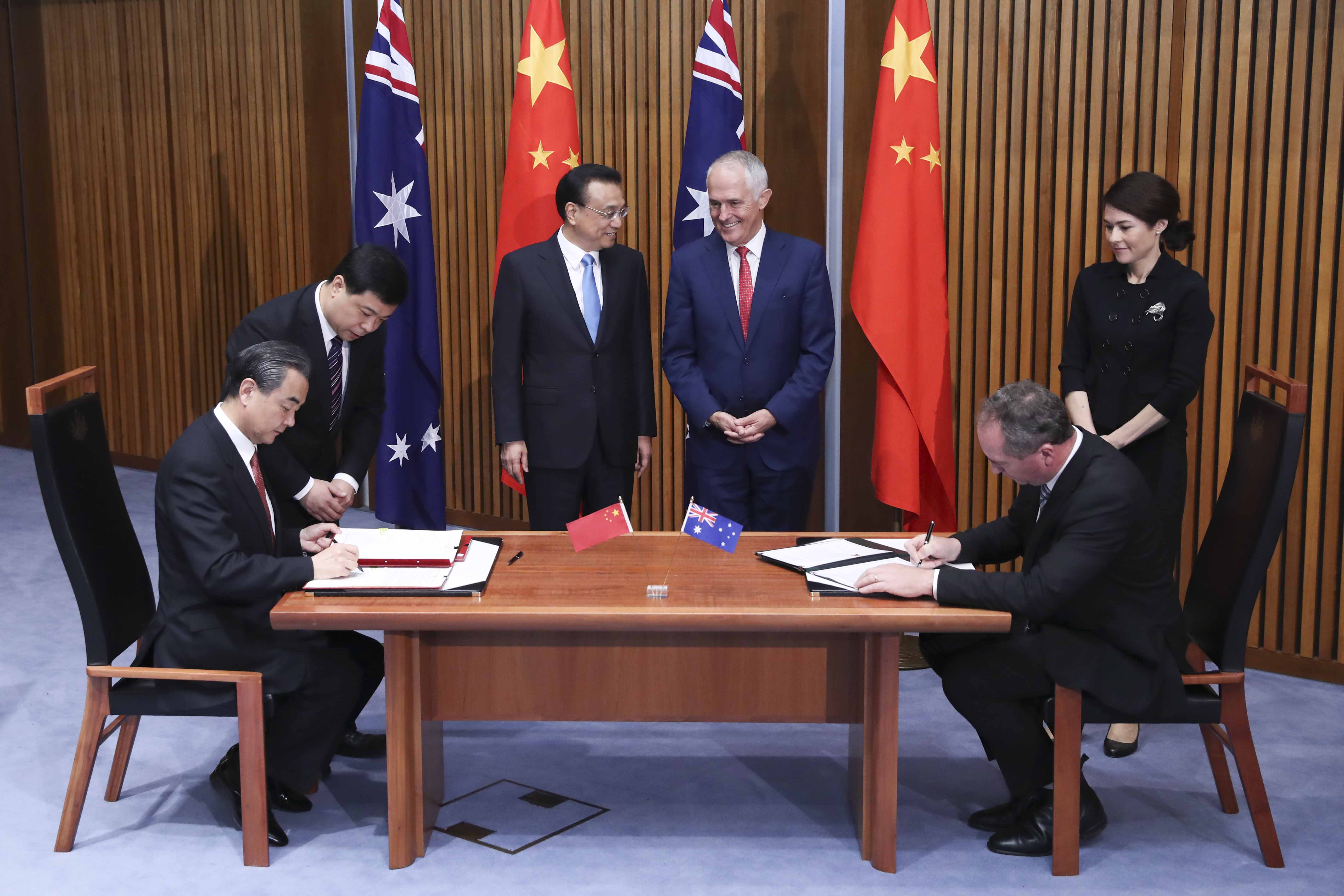 Visiting Chinese Premier Li Keqiang and Australian Prime Minister Malcolm Turnbull attend a signing ceremony of a series of cooperation agreements, after their annual meeting in Canberra, Australia on Friday, March 24, 2017. China and Australia signed eight cooperation agreements covering areas including trade and investment, inspection and quarantine, climate change, agriculture, culture, education and the China-Australia Free Trade Agreement. [Photo: gov.cn]
