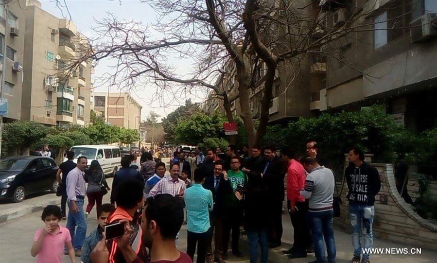 People gather near a blast site in Cairo, Egypt, on March 24, 2017. One person was killed and four others wounded on Friday when an explosive device went off in a garden in Maadi district southeastern the capital Cairo, the interior ministry said in a statement. [Photo: Xinhua]