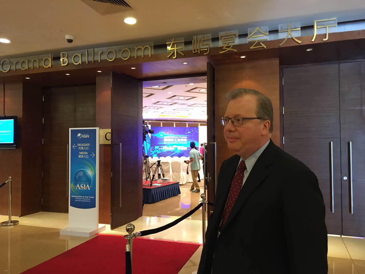 Nicholas Rosellini, UN Resident Coordinator and UNDP Resident Representative in China, is seen outside the venue of the 2017 Boao Forum for Asia in Hainan province on March 25, 2017. [Photo: boaoforum.org]