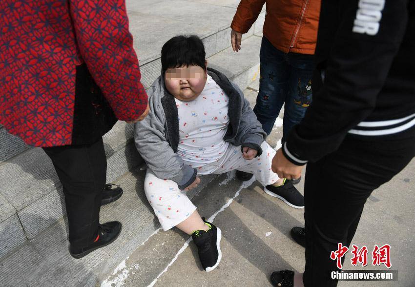 7岁女孩减肥 Little girl seeks treatment for obesity