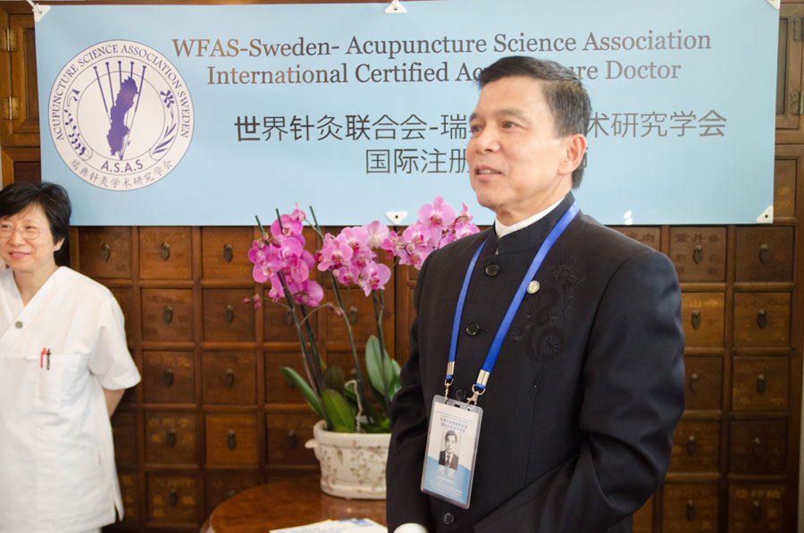 Doctor Yang Chungui, President of Acupuncture Science Association in Sweden speaks at the graduation in Stockholm on March 25, 2017. [Photo: China Plus/Chen Xuefei] 