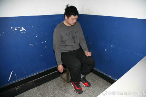 Suspect Mao is under police interrogation. [Photo: Weibo]