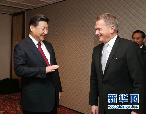 Chinese President Xi Jinping (L) meets with his Finnish counterpart Sauli Niinisto in Noordwijk, the Netherlands, March 23, 2014. [Photo: Xinhua]