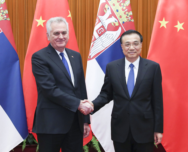 Chinese Premier Li Keqiang held talks with visiting Serbian President Tomislav Nikolic on Friday. [Photo: Xinhua]