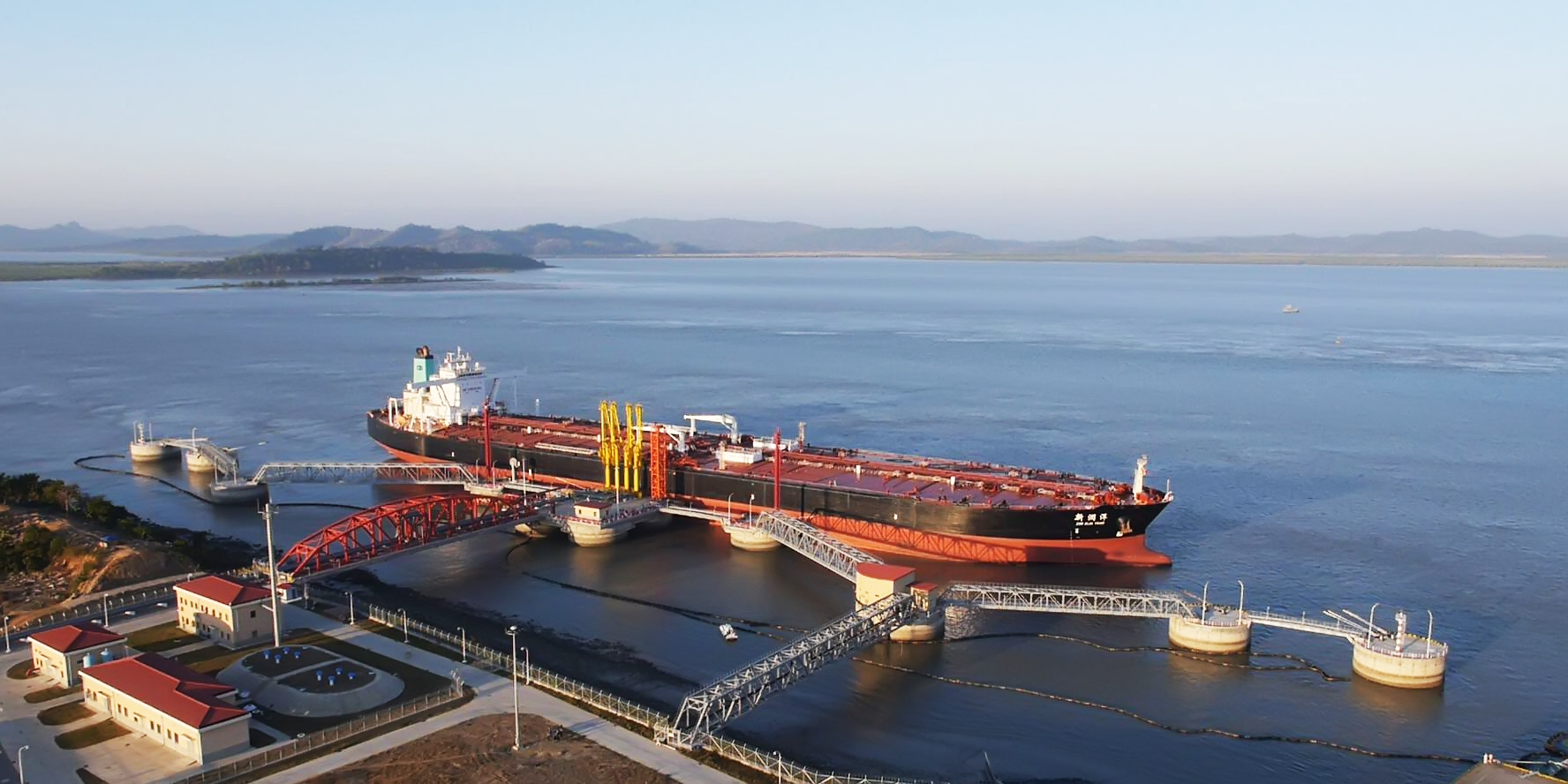 An oil tanker with a capacity of 300,000 tons docking in the Port of Maday Island on January 30, 2015 [Photo: courtesy of PetroChina Myanmar] 