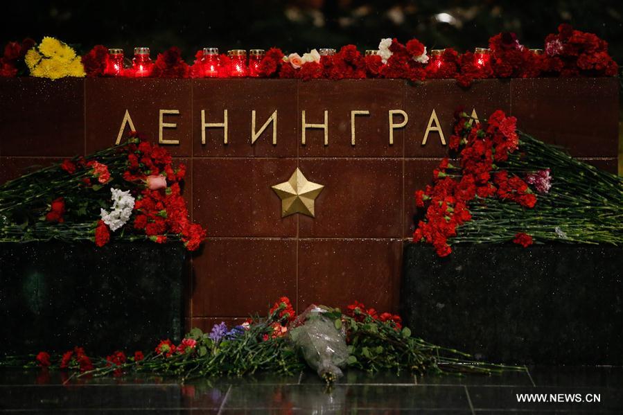 Flowers are laid at the "Leningrad" stela to mourn the victims of an explosion in St. Petersburg, in Moscow, Russia, on April 3, 2017. At least 11 people had been killed and 51 others were injured in an explosion of an unknown explosive device with destructive elements in St. Petersburg. [Photo: Xinhua]