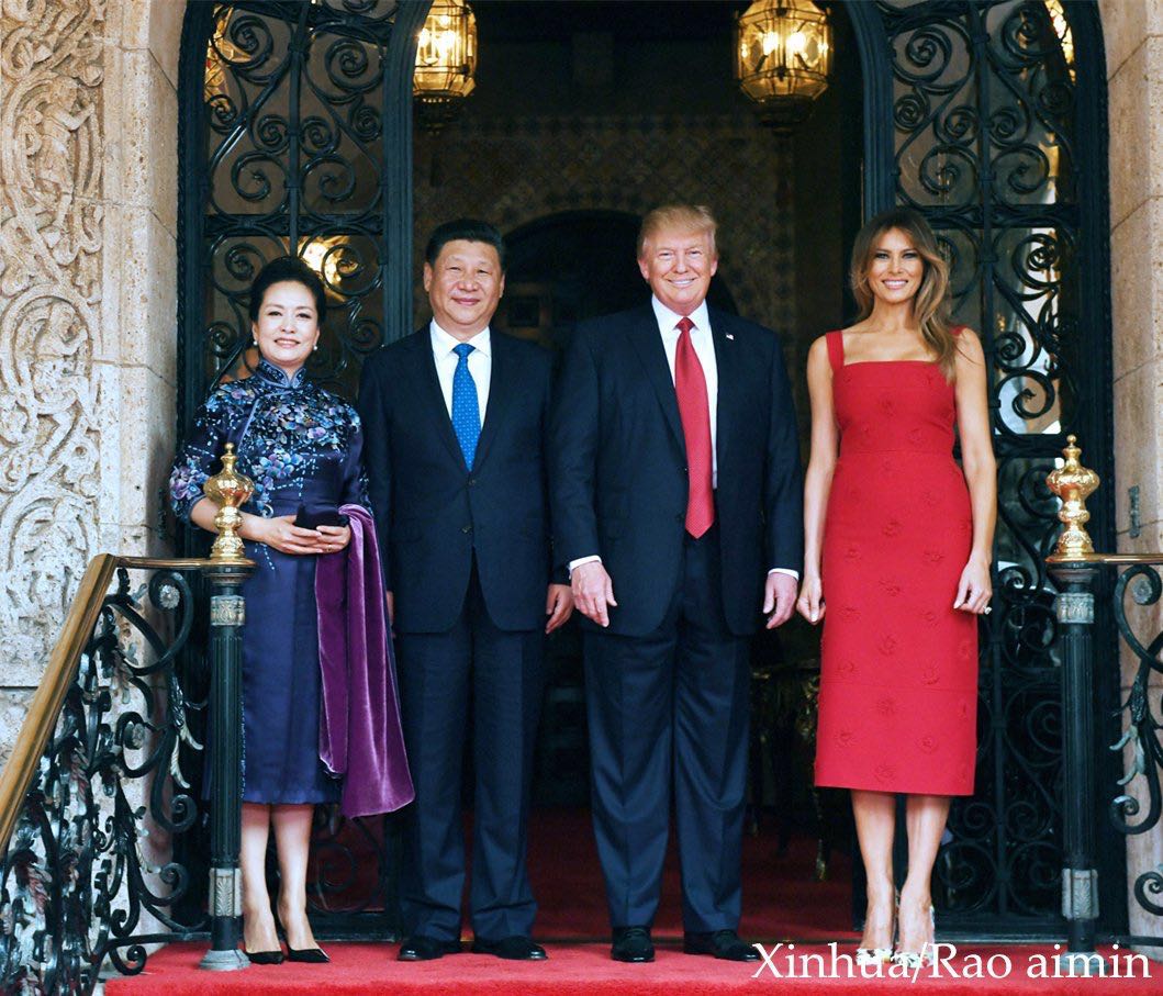 Chinese President Xi Jinping, along with his wife Peng Liyuan, meet with US President Donald Trump and his wife, Melania, at the Mar-a-Lago Resort in Florida on Thursday afternoon. The Chinese president arrived in the US earlier in the day, and was greeted by US Secretary of State Rex Tillerson. [Photo: Xinhua]