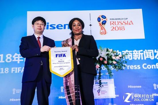 Hisense  CEO Liu Hongxin and FIFA Secretary General Fatma Samoura attend a press conference on April 6, 2017, announcing that the Chinese electronics giant becomes an official sponsor of the 2018 FIFA World Cup. [Photo: 163.com]