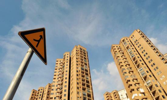All housing sales departments and real estate agencies have had their operations suspended for the time in Xiong'an.[Photo: finance.sina.com.cn]