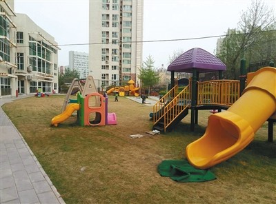 The toxic tracks are now replaced by grass. [Photo:bjnews]