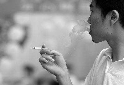 China reportedly has the most smokers in the world. [File photo: baidu.com]