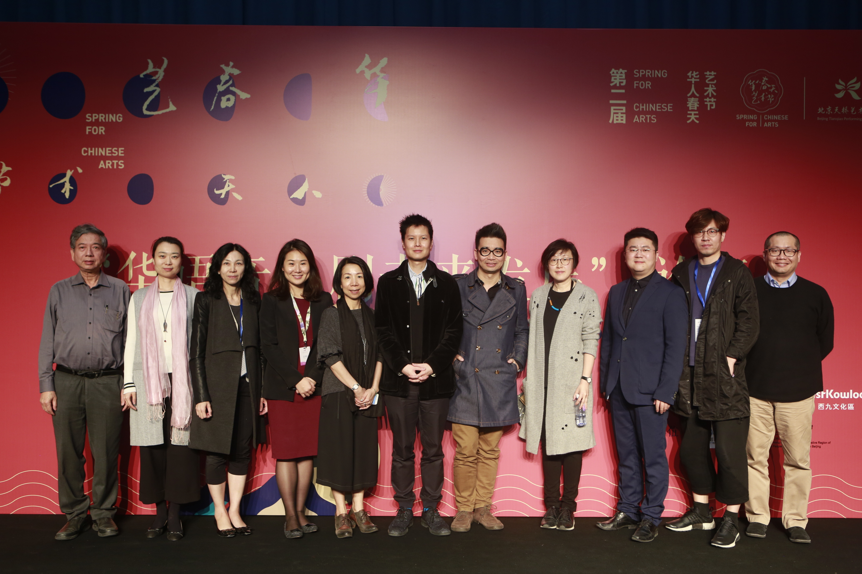 Participants attending a forum discussing the future of Chinese musicals, pose for a picture together at the close of the event on April 8, 2017. [Photo provided to China Plus].