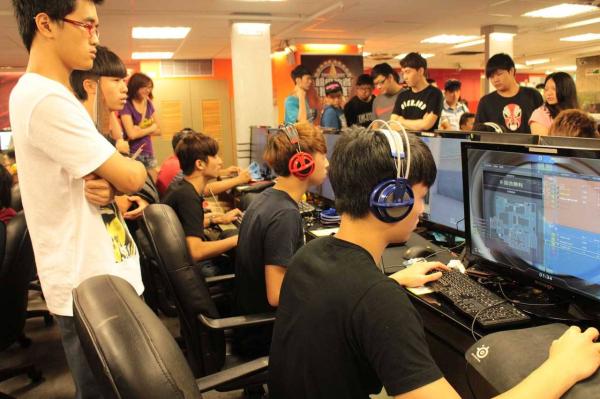 E-sports or electronic sports is a form of competition carried out on electronic systems. [Photo: thepaper.cn]