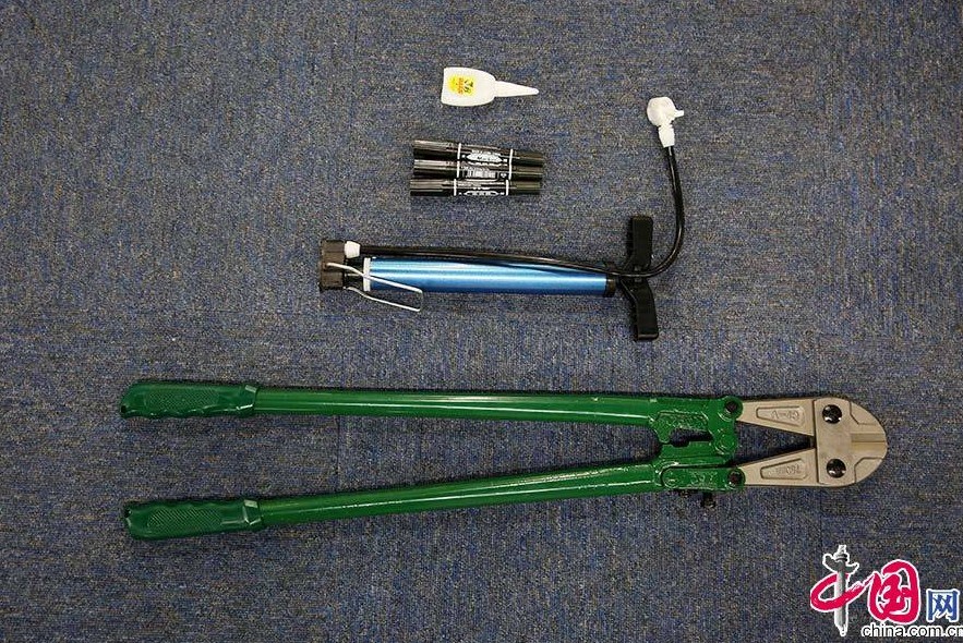 Tools bought by Xiaohuang for fixing damaged ofo bikes. [Photo: China.com.cn]