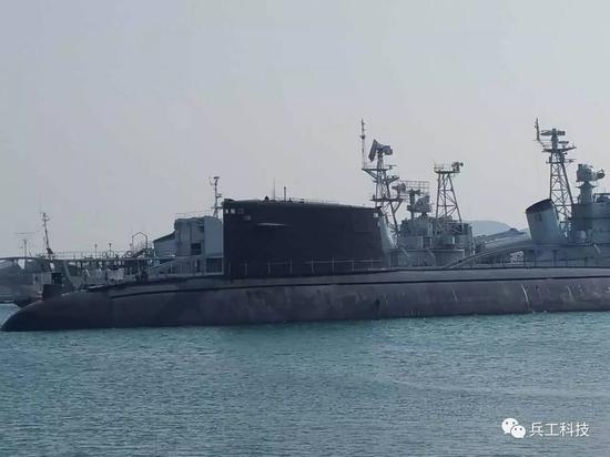 Long March-1 in exhibition at the port of the Chinese Navy Museum. [Photo: weibo.com]