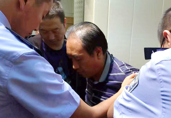 Police detained suspected serial killer Gao Chengyong in Baiyin, Gansu province, on August 26, 2016. [File photo: thepaper.cn]