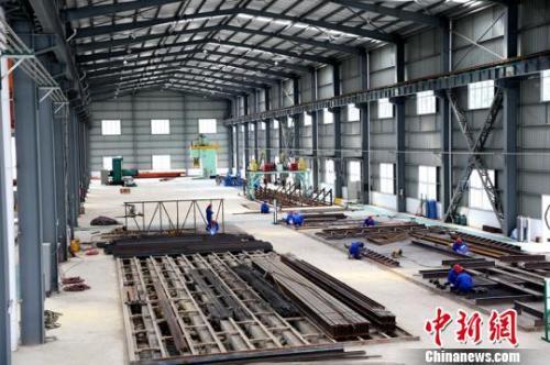 China's steel industry group has voiced concern over the U.S. probe on steel imports.  [File photo: Chinanews.com]