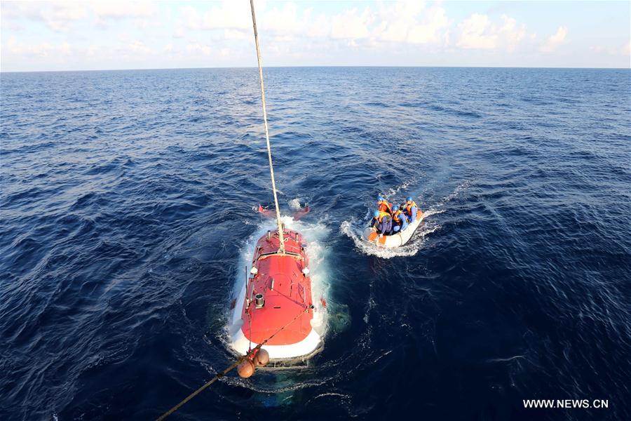 China's manned submersible Jiaolong begins its first dive this year in the South China Sea, south China, April 26, 2017. Chinese scientists embarked on a deep-sea mission in the South China Sea on Tuesday, the beginning of the second stage of China's 38th oceanic expedition. [Photo: Xinhua/Liu Shiping]