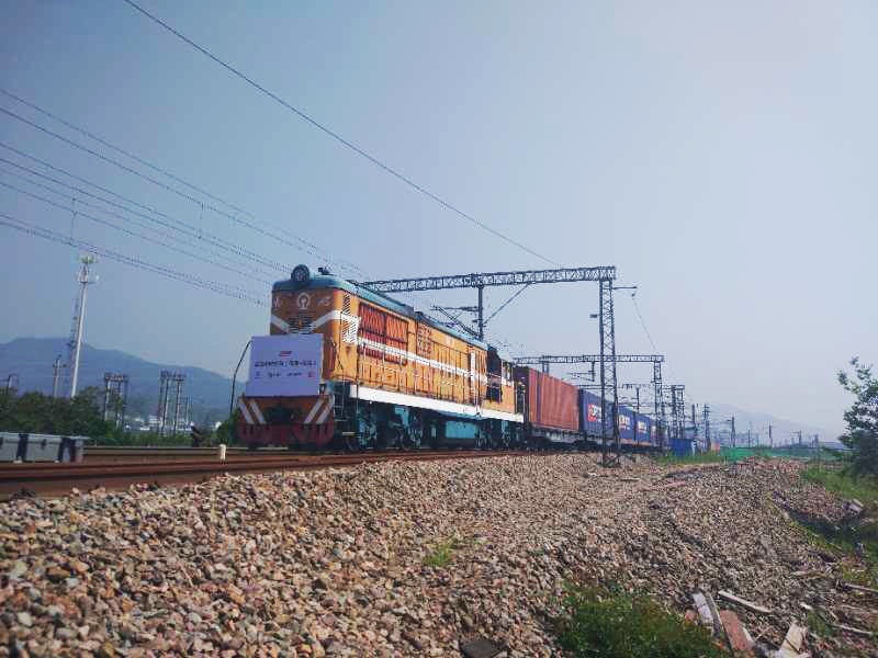 The first China-Europe freight train from London arrives back in Yiwu, China's Zhejiang province, on Saturday, April 29, 2017. [Photo provided to China Plus]