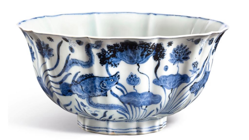 The blue and white “fish pond” bowl [Photo: Sotheby's Auction House]