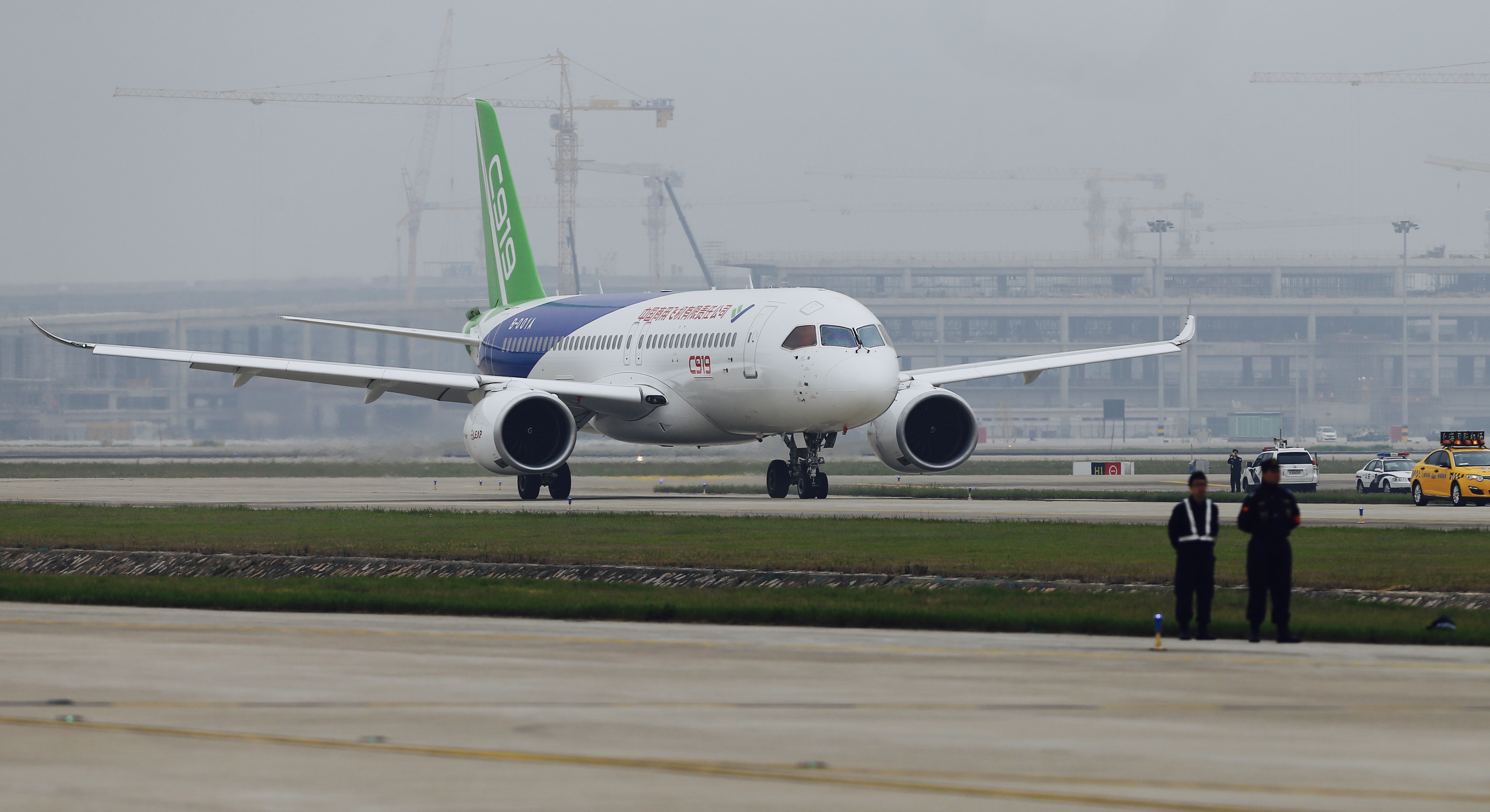 The C919 is seen during its maiden flight in Shanghai on May 5, 2017. [Phot: 