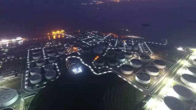 A night view of the oil storage facility on Aoshan Island. [Photo: weixin.qq.com]