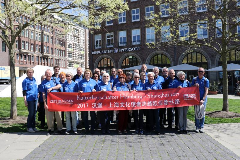 The "Cultural envoys walk the Silk Road" trip is one of the activities jointly organized by China Tours in Hamburg and the weekly newspaper Die Zeit. [Photo: Xinhua]