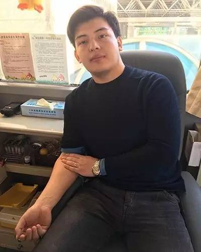 Tulenov Ruslan, a Kazakh student who has voluntarily donated over 5000 milliliters of rare Rh-negative blood during 8 years of study in China. [File Photo: qq.com]