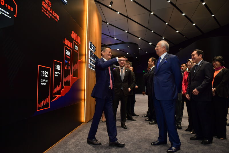 Malaysia's Prime Minister Najib Razak visits the headquarters of China's e-trade giant Alibaba in Hangzhou on Friday, May 12, 2017. [Photo provided by Alibaba Group]